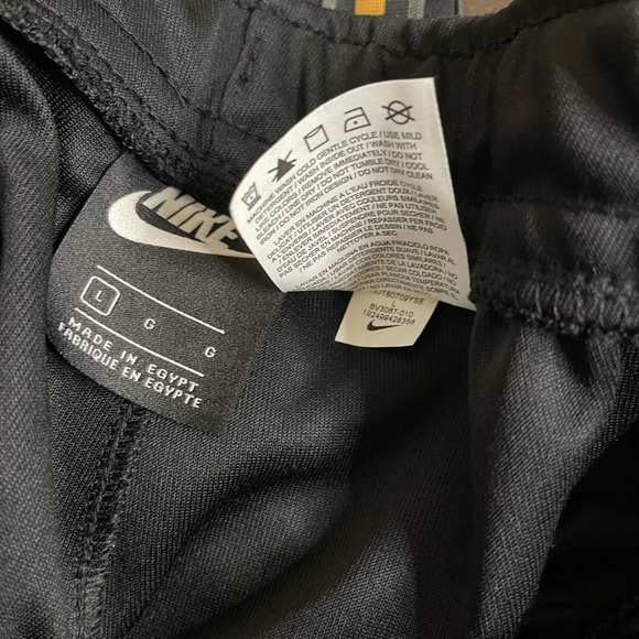 NWOT Nike Air Mens Metallic Club Joggers - Picture 8 of 8